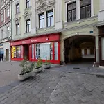 Mandina Studios On A Main Square